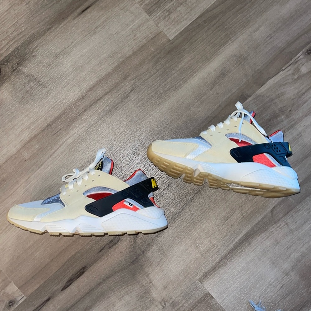 Nike huarache yin and yang women’s size 7